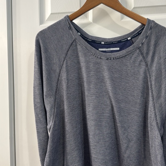 🩶 3/$15 🩶 Tommy Hilfiger sport top - Picture 3 of 4